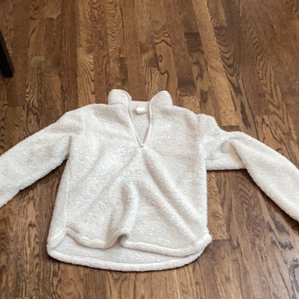 H&M white fluffy sweatshirt